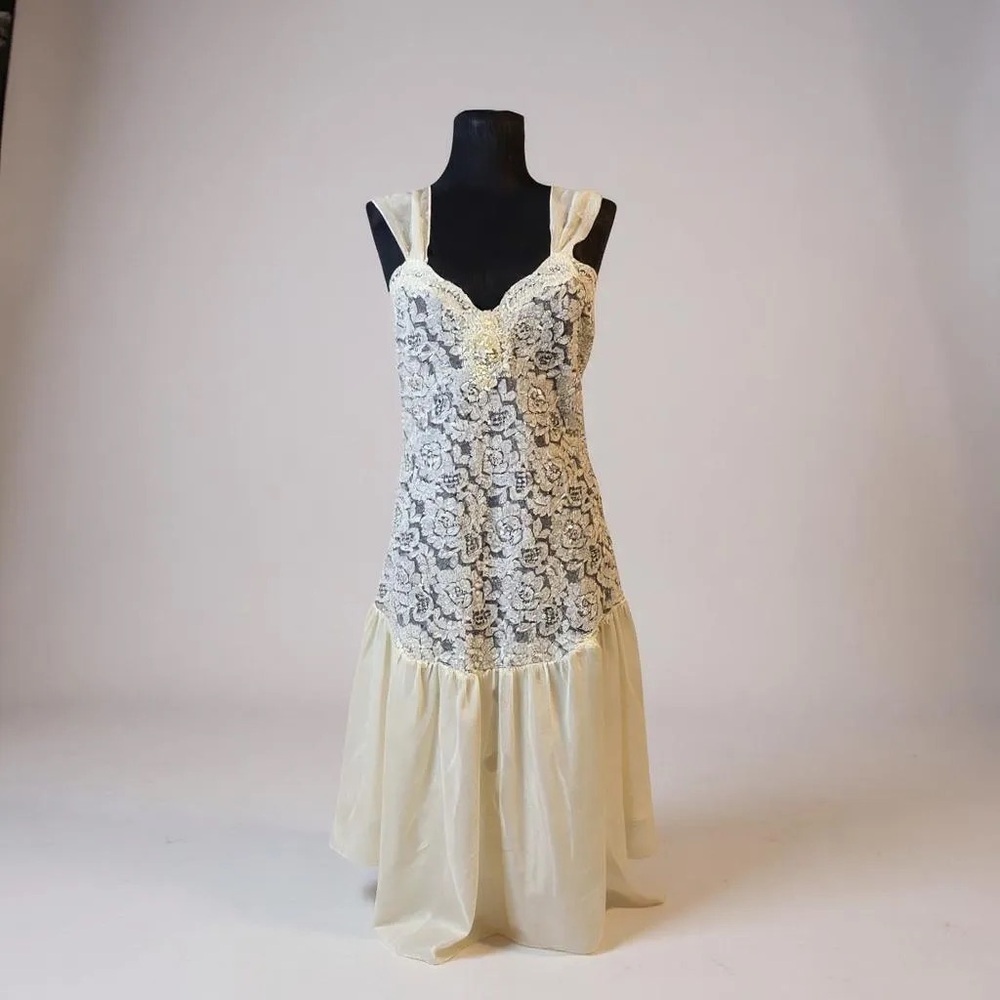 Vintage Intimate Concepts by Terry Russo Cream/Off-White Lace Embroidered Slip